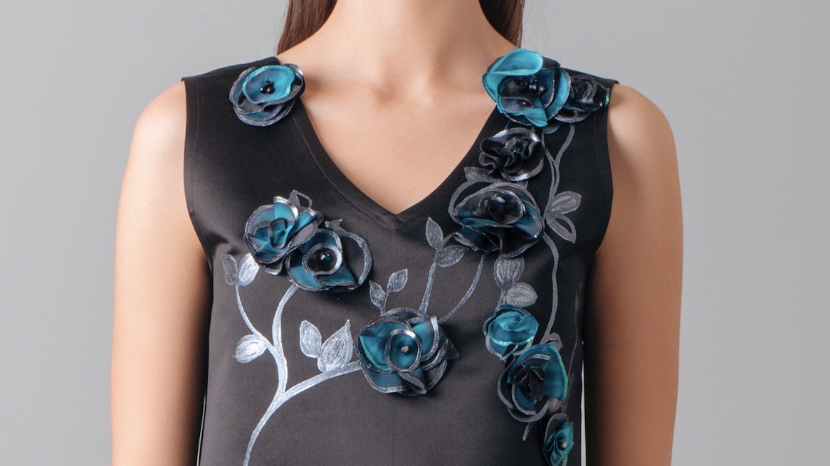 BLACK BLOUSE WITH 3D FLOWERS